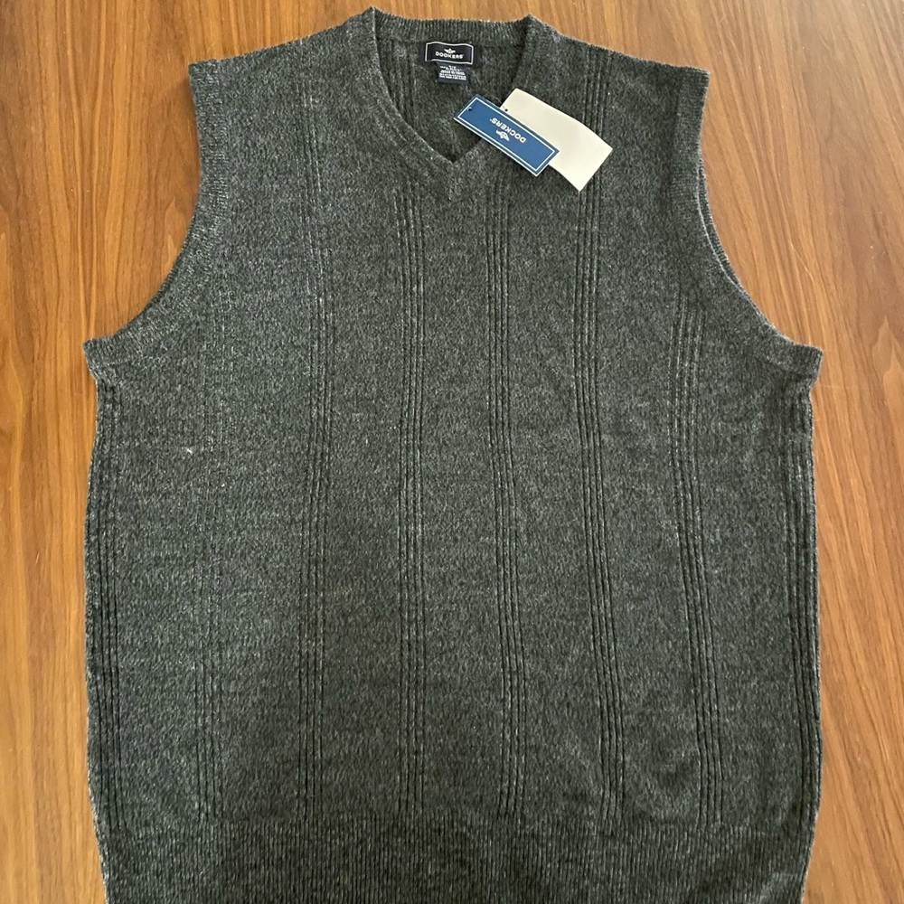 Brand New Dockers Men’s Acrylic Vest - Small